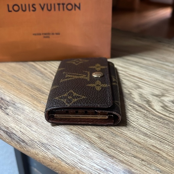 Authentic Louis Vuitton Monogram 4 Ring Key Case - Picture 5 of 16